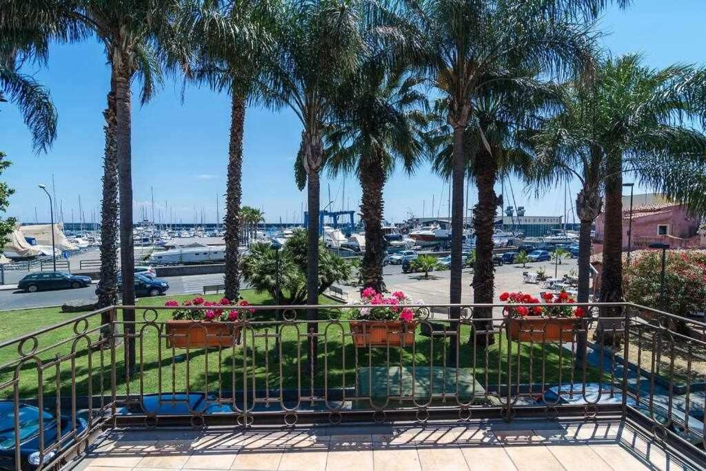 Casa Delle Zammare Fronte Mare Centro Storico Villa Riposto Buitenkant foto