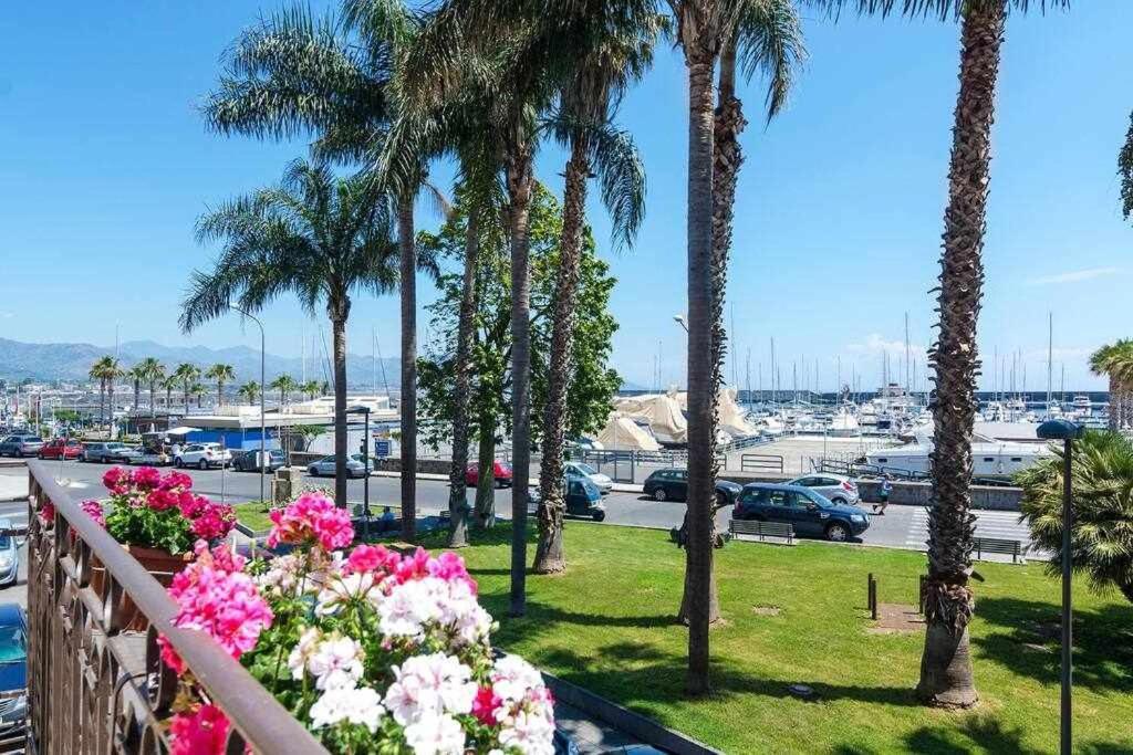 Casa Delle Zammare Fronte Mare Centro Storico Villa Riposto Buitenkant foto