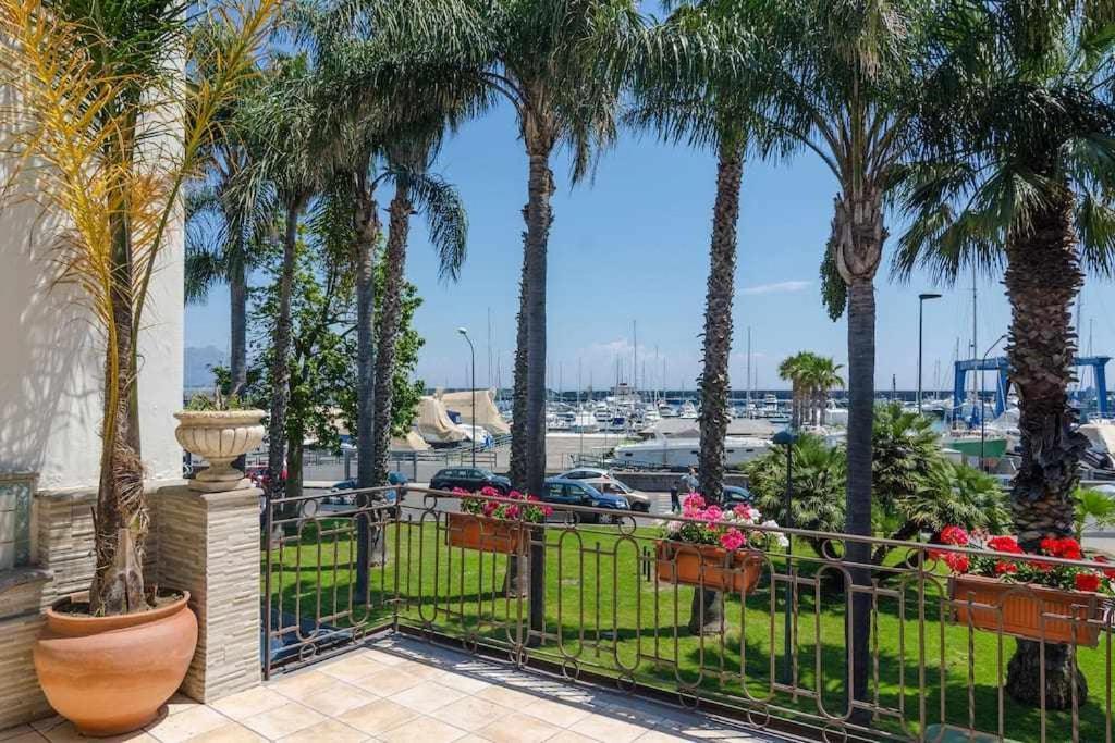 Casa Delle Zammare Fronte Mare Centro Storico Villa Riposto Buitenkant foto